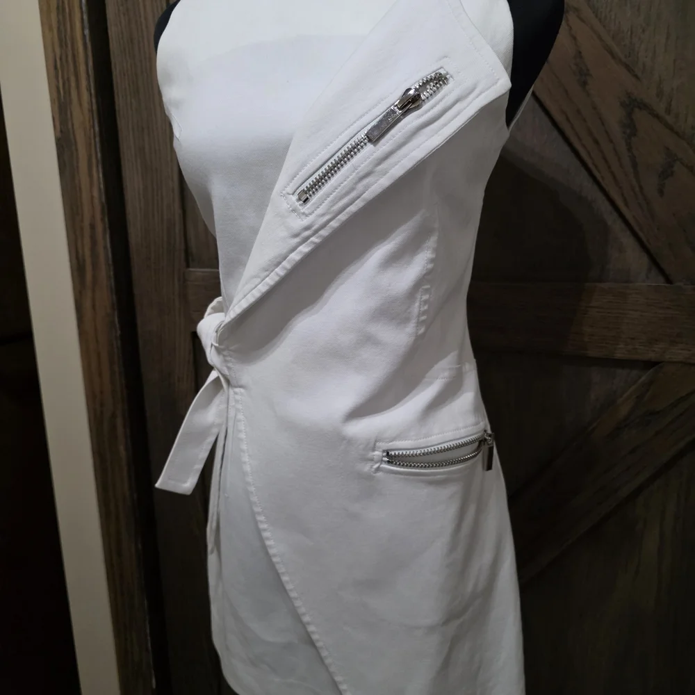LAST CHANCE Thomas Wylde Asymmetrical White Dress with Zipper Accents - Picture 3 of 6